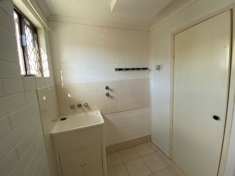 Photo - Unit 5/4 Wyndham Avenue, Boyne Island QLD 4680 - Image 6