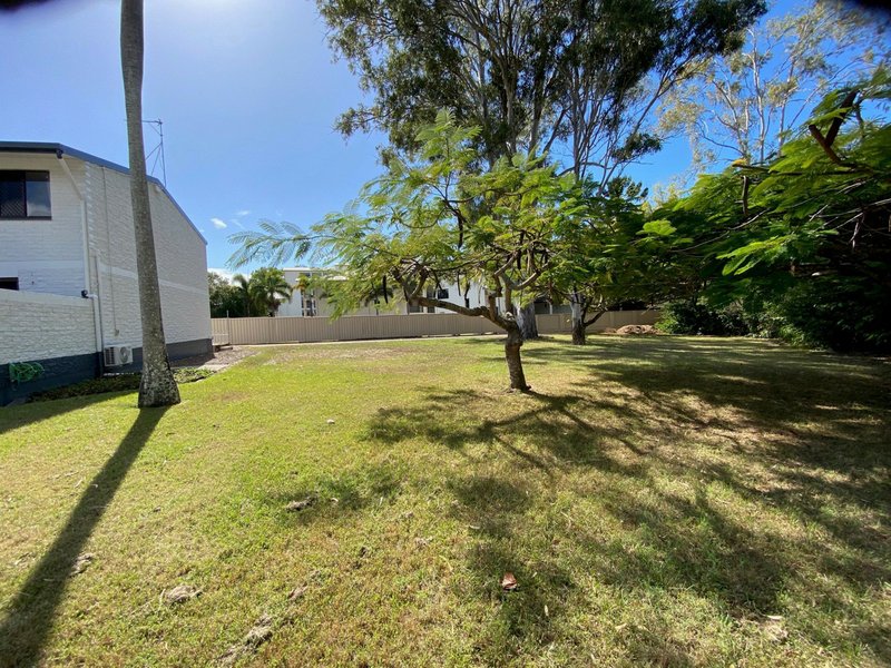 Photo - Unit 5/4 Wyndham Avenue, Boyne Island QLD 4680 - Image 14