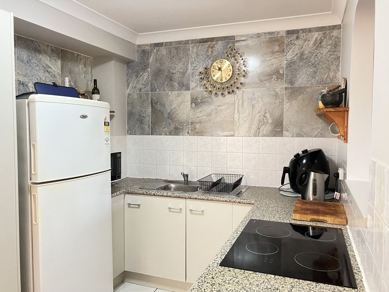 Photo - Unit 5/45 Georgina St , Woody Point QLD 4019 - Image 3