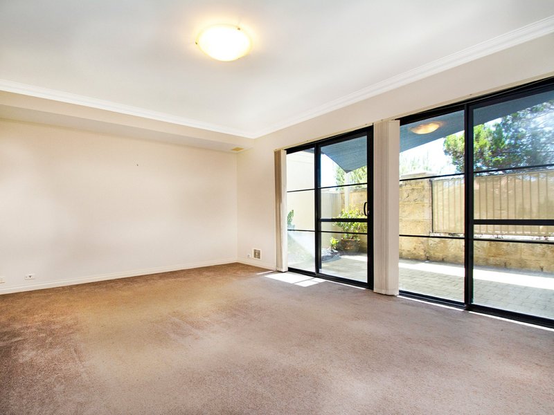 Photo - Unit 5/45 Halliday Grove, Hillarys WA 6025 - Image 2