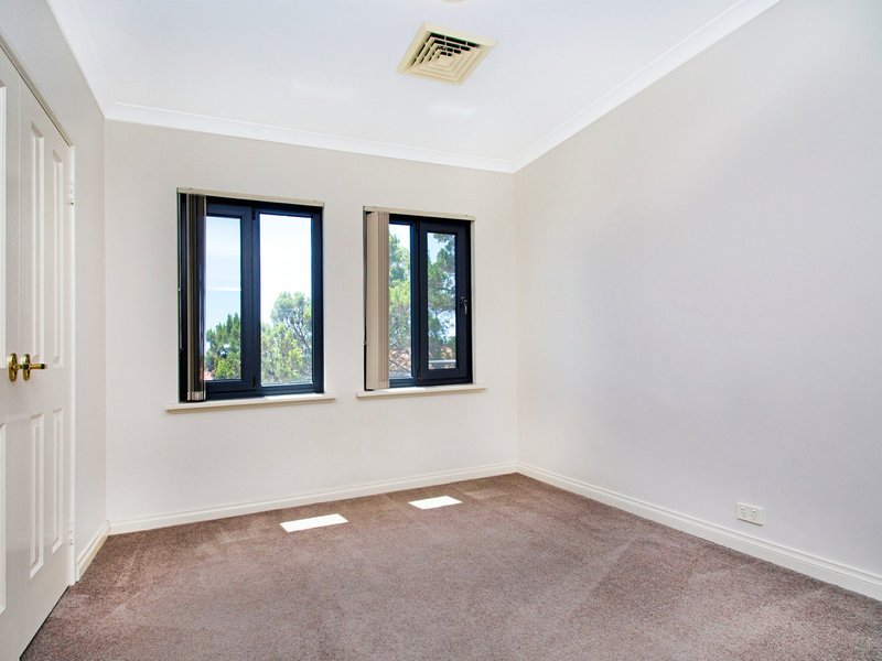 Photo - Unit 5/45 Halliday Grove, Hillarys WA 6025 - Image 13