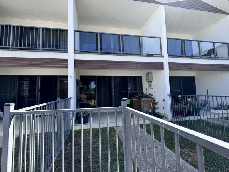 Photo - Unit 5/74a Powell Street, Bowen QLD 4805 - Image 5