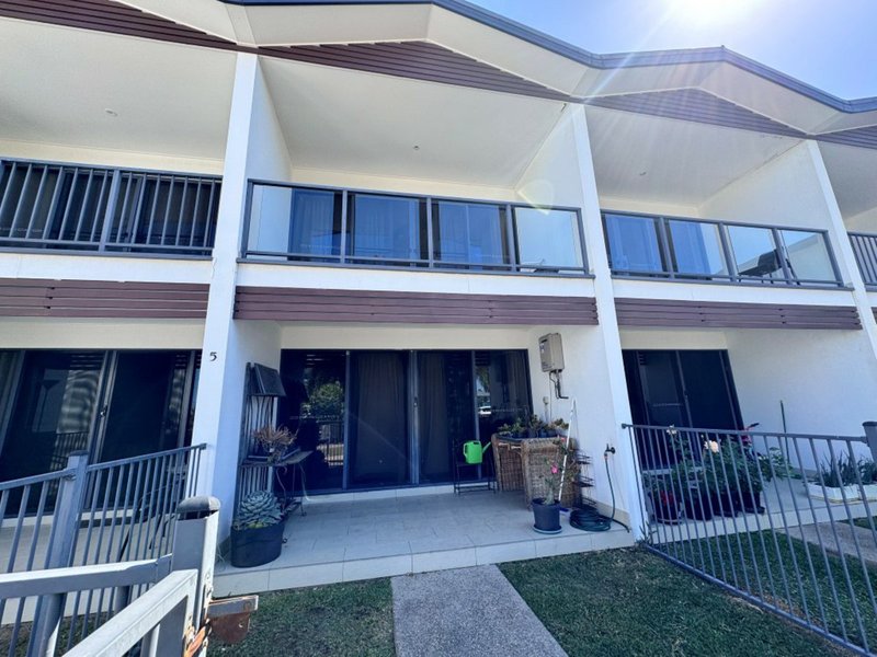 Photo - Unit 5/74a Powell Street, Bowen QLD 4805 - Image 6