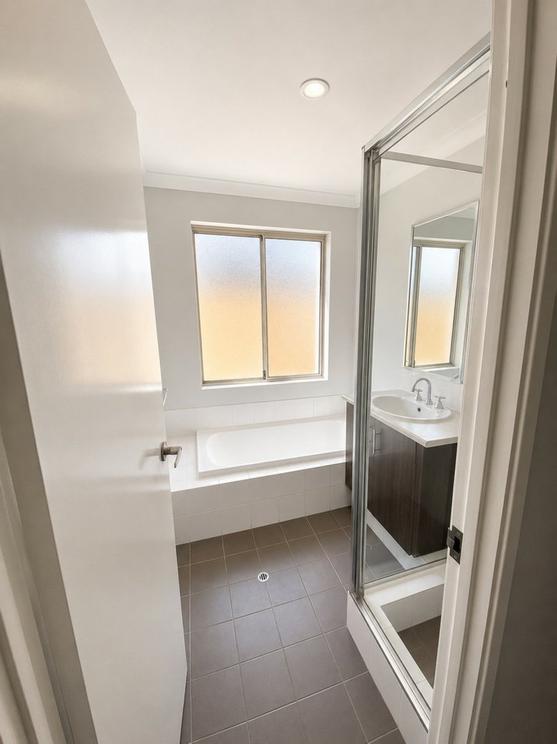 Photo - Unit 5/95 Millbrook Avenue, Bertram WA 6167 - Image 3