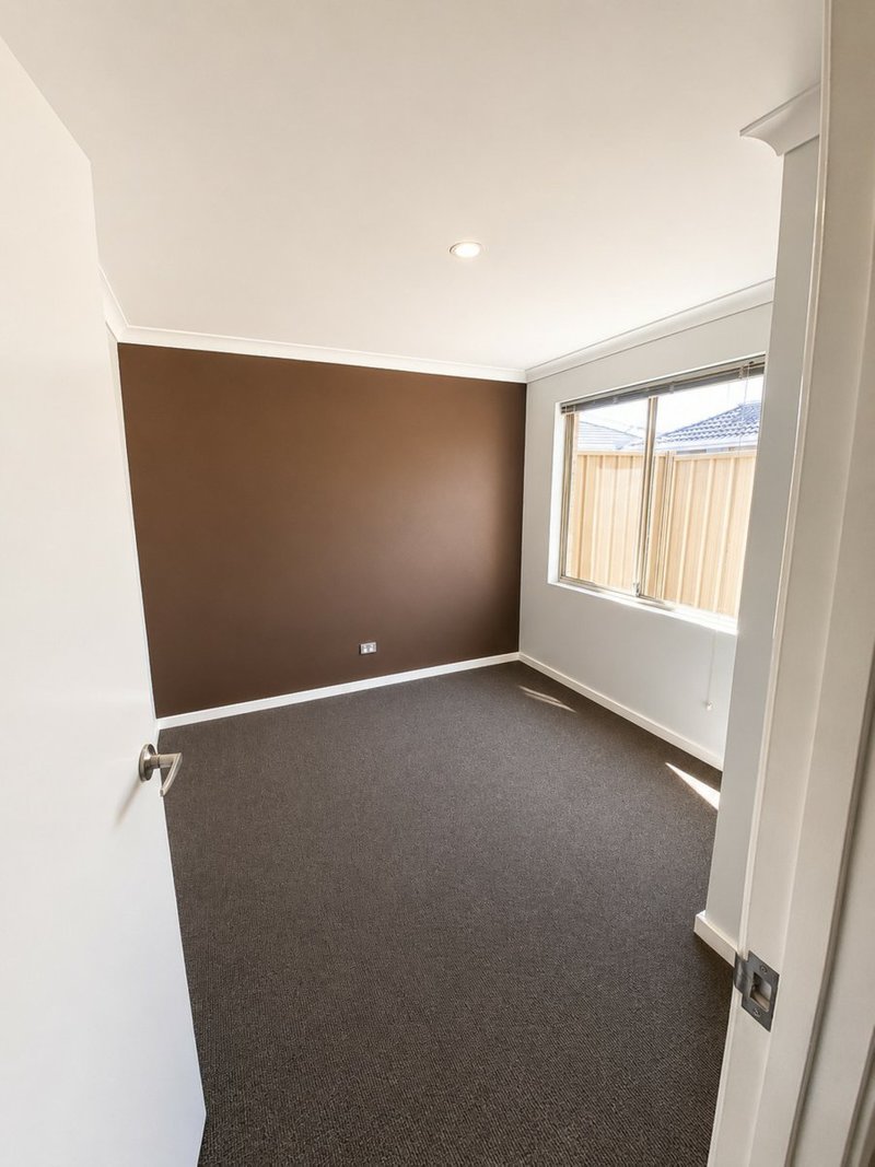 Photo - Unit 5/95 Millbrook Avenue, Bertram WA 6167 - Image 5