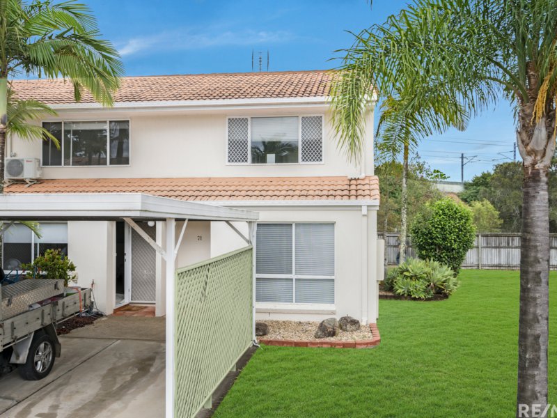 Photo - Unit 71/125 Pappas Way, Nerang QLD 4211 - Image 2