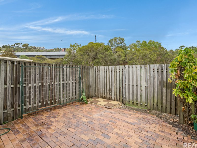 Photo - Unit 71/125 Pappas Way, Nerang QLD 4211 - Image 7