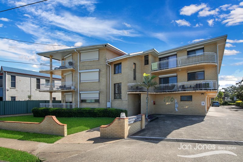 Photo - Unit 7/176-178 Hornibrook Esplanade, Clontarf QLD 4019 - Image 1