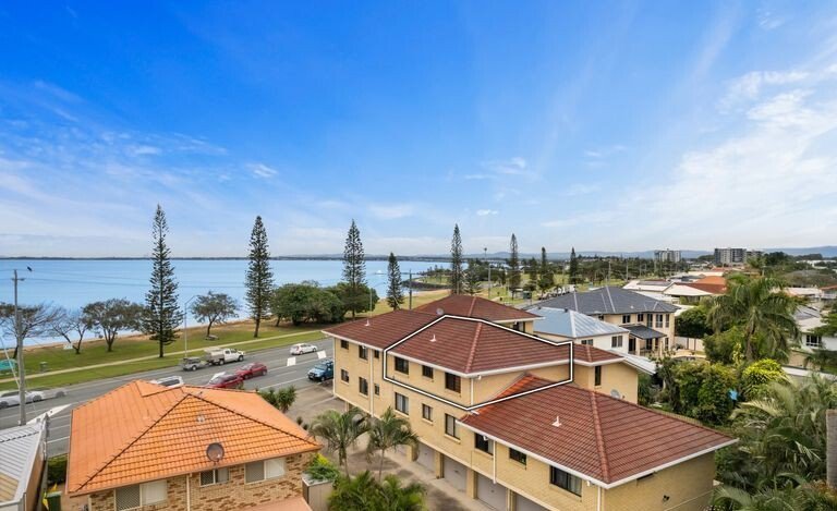 Photo - Unit 7/176-178 Hornibrook Esplanade, Clontarf QLD 4019 - Image 2