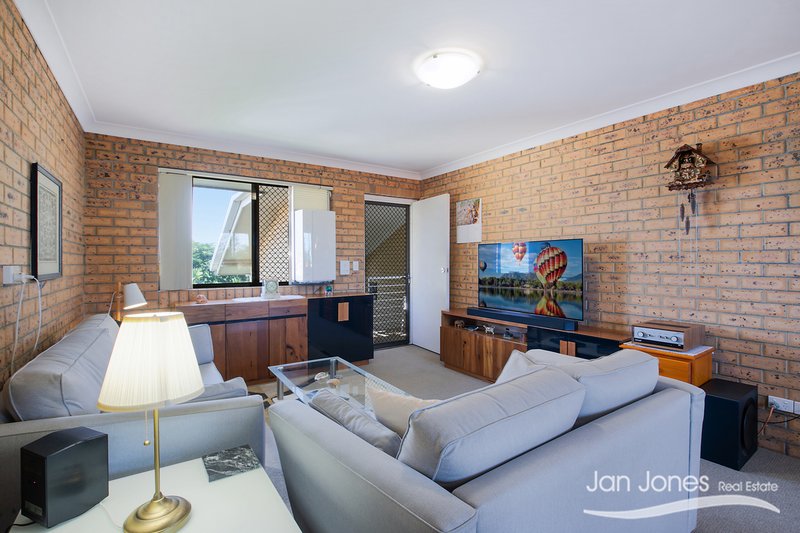 Photo - Unit 7/176-178 Hornibrook Esplanade, Clontarf QLD 4019 - Image 6