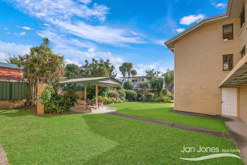Photo - Unit 7/176-178 Hornibrook Esplanade, Clontarf QLD 4019 - Image 17
