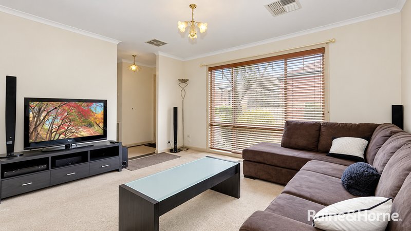 Photo - Unit 8 2-/8 Knight Crescent, Roxburgh Park VIC 3064 - Image 4