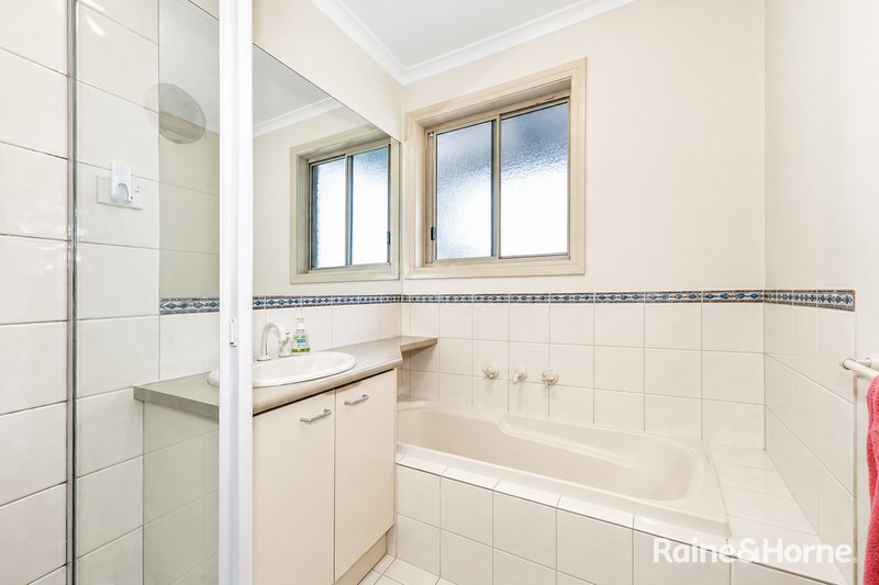 Photo - Unit 8 2-/8 Knight Crescent, Roxburgh Park VIC 3064 - Image 6