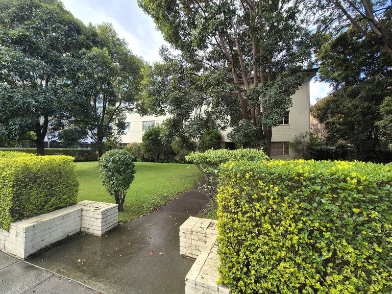 Photo - Unit 8/17 Queens Road, Melbourne VIC 3004 - Image 2