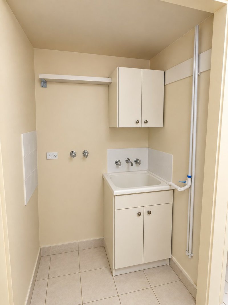 Photo - Unit 8/4 Canham Way, Orelia WA 6167 - Image 3