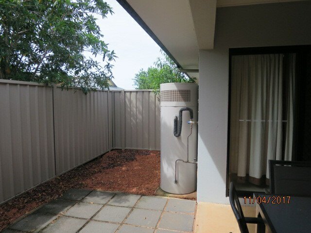 Photo - Unit 9/4 Caddy Close, Rocky Point QLD 4874 - Image 8