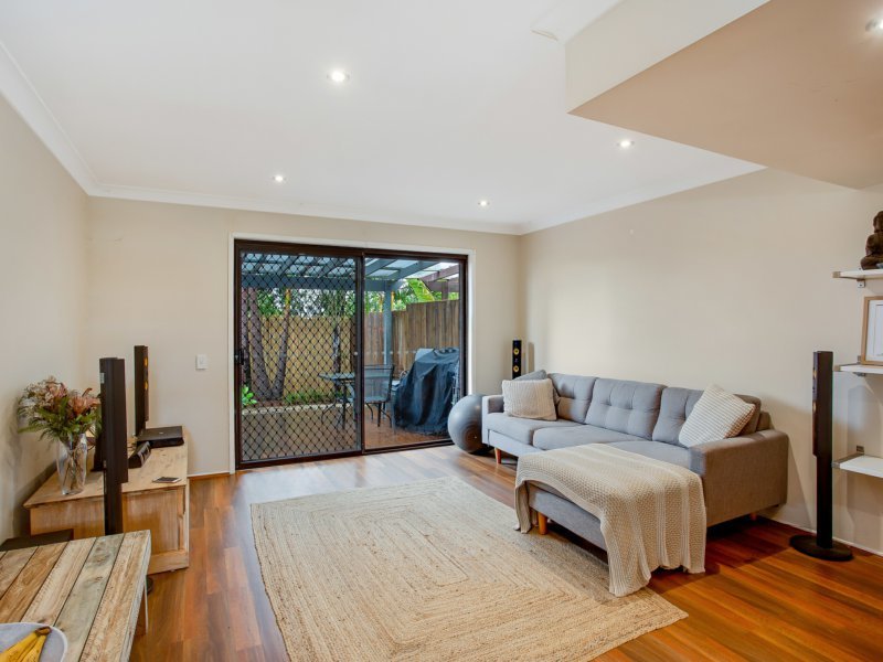 Photo - Unit 9/5 Galeen Drive, Burleigh Waters QLD 4220 - Image 1