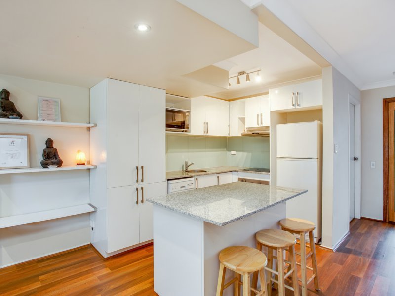 Photo - Unit 9/5 Galeen Drive, Burleigh Waters QLD 4220 - Image 2