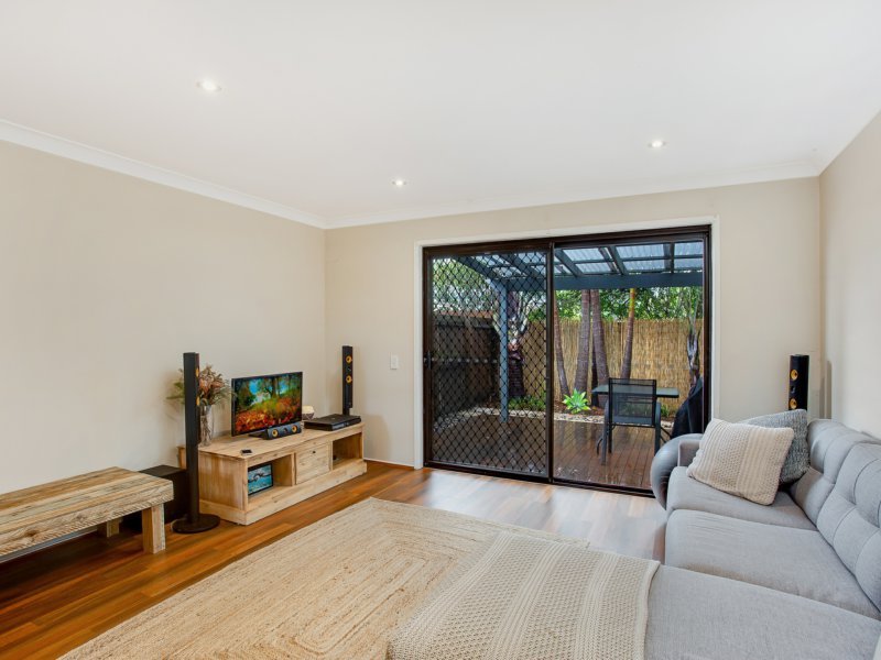 Photo - Unit 9/5 Galeen Drive, Burleigh Waters QLD 4220 - Image 3