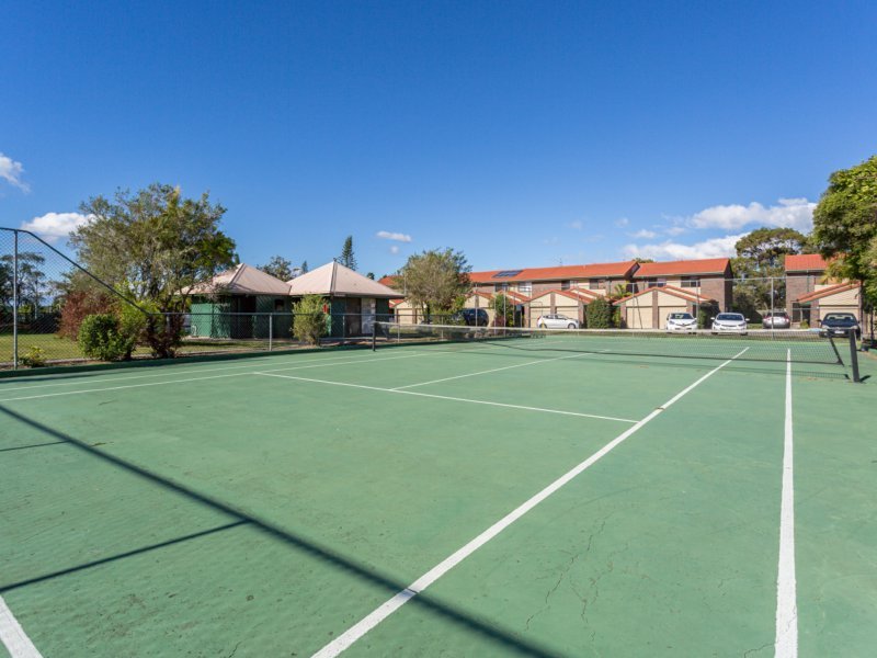 Photo - Unit 9/5 Galeen Drive, Burleigh Waters QLD 4220 - Image 9