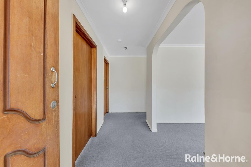 Photo - Unit A & Unit B/9 Farrant Court, Altona Meadows VIC 3028 - Image 3