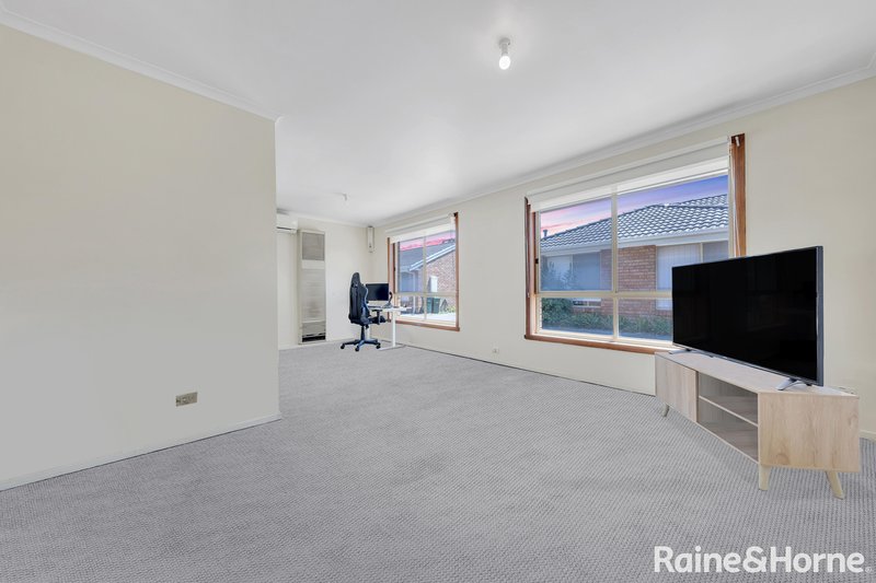 Photo - Unit A & Unit B/9 Farrant Court, Altona Meadows VIC 3028 - Image 4