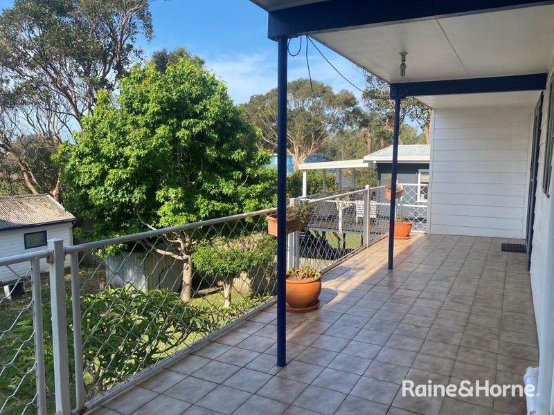 Photo - Upstairs Flat 1 Mia Way, Culburra Beach NSW 2540 - Image 10