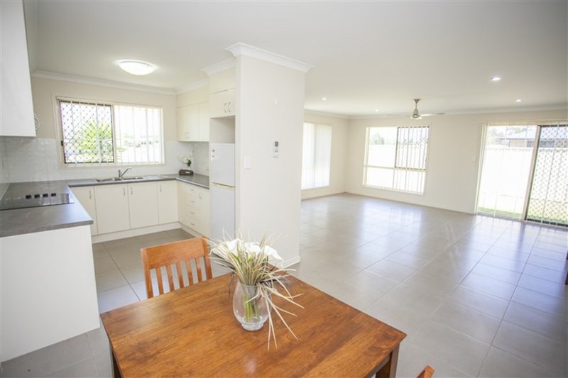 Photo - Villa 1 No 76 Price Street, Chinchilla QLD 4413 - Image 12