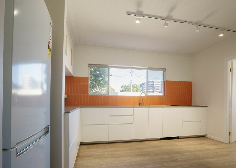 Photo - Villa 1/15 Thomas Drive, Surfers Paradise QLD 4217 - Image 5