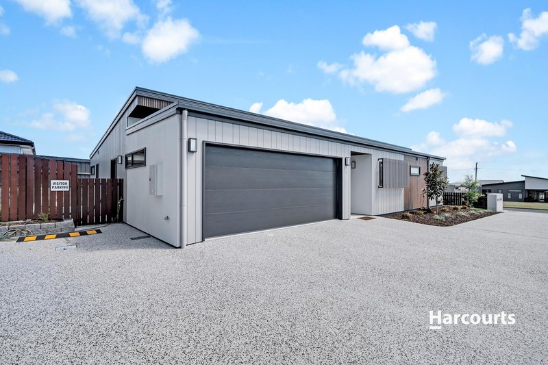 Photo - Villa 1,2 & 4/9 Emily Crescent, Somerset TAS 7322 - Image 6