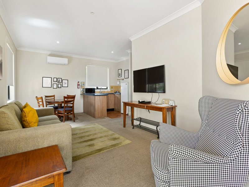 Photo - Villa 17 & 18/485 Mcdonalds Road, Pokolbin NSW 2320 - Image 4
