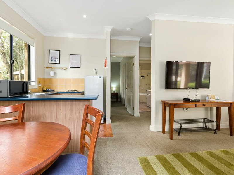 Photo - Villa 17 & 18/485 Mcdonalds Road, Pokolbin NSW 2320 - Image 8