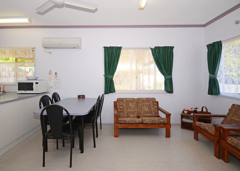 Photo - Villa 5, 80 Burrum Street, Burrum Heads QLD 4659 - Image 12