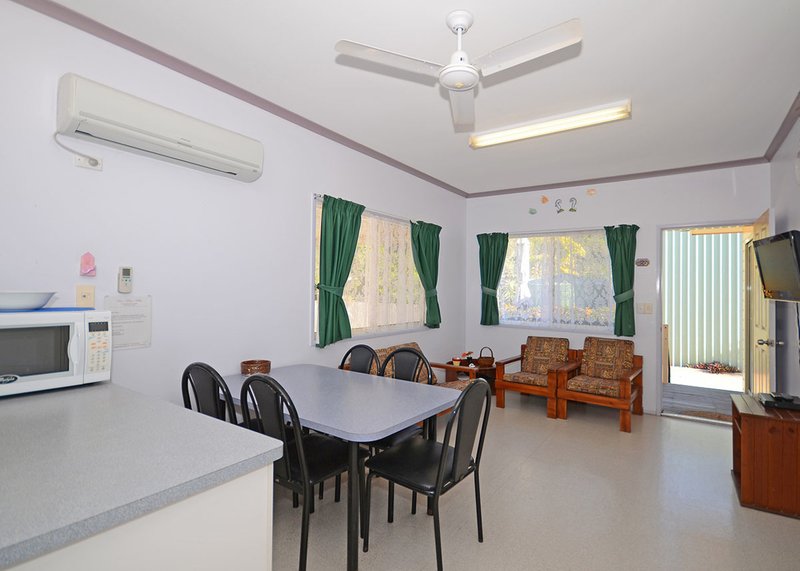 Photo - Villa 5, 80 Burrum Street, Burrum Heads QLD 4659 - Image 15