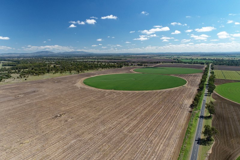 "Woodbine" Burnett Highway, Dixalea QLD 4702