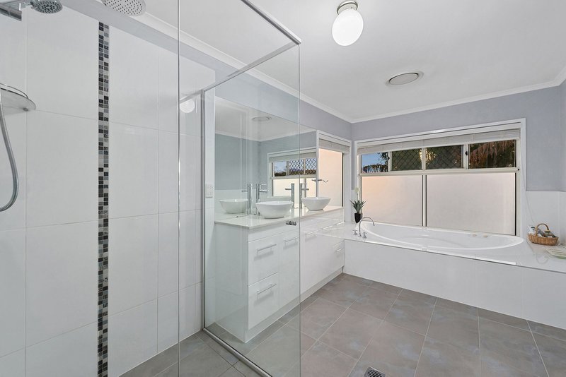 Photo - z19 Tullylease Place, Chermside West QLD 4032 - Image 14